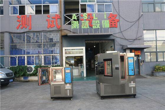 恒常温度と湿度のある小室