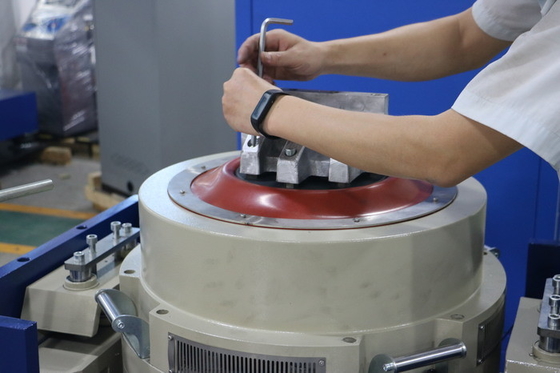 実験室UN38.3のリチウム電池のための電動振動テーブルの試験装置